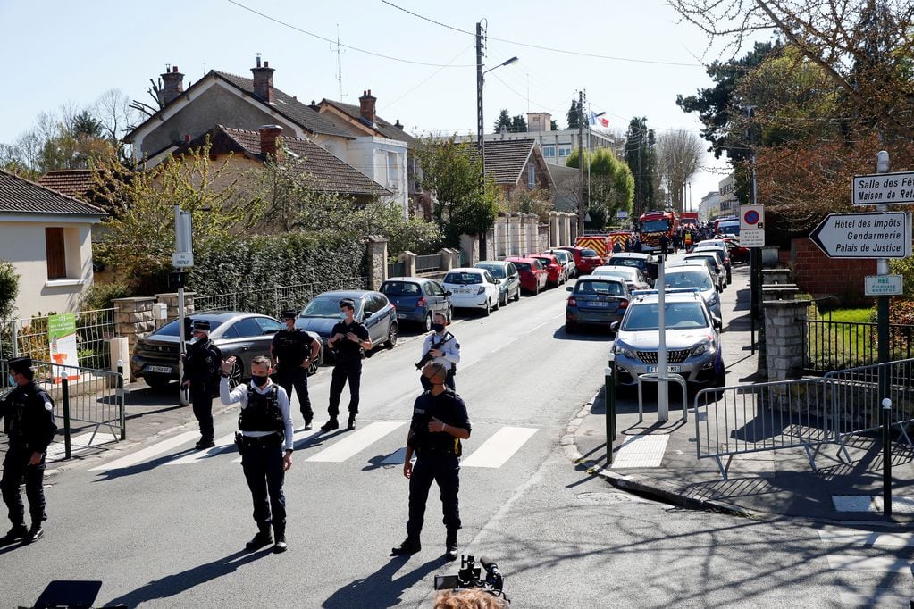 Una mujer policía fue asesinada en Francia