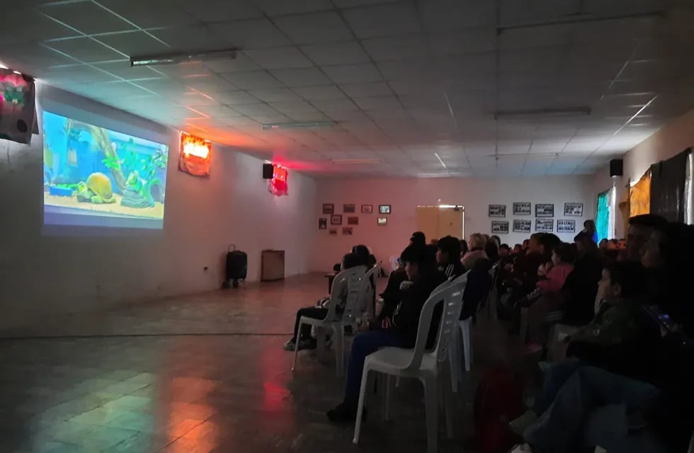 Punta Alta: gran participación del cine gratuito en el barrio Nueva Bahía