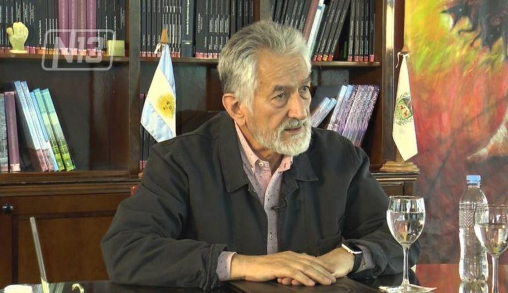 Alberto Rodríguez Saá durante su entrevista para el canal de televisión local.