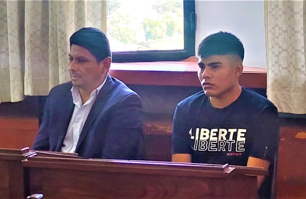 Sin ninguna expresión en el rostro y el detalle en su vestimenta, el femicida Rodrigo Damián Villanueva escuchó que fue condenado  a prisión perpetua, este martes en Jujuy.
