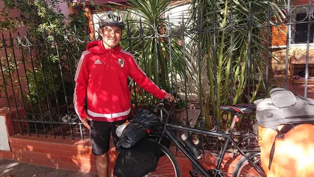 Exequiel Arce, el joven tucumano a quien le robaron su bici en Mendoza regresa a la ruta después de 20 días