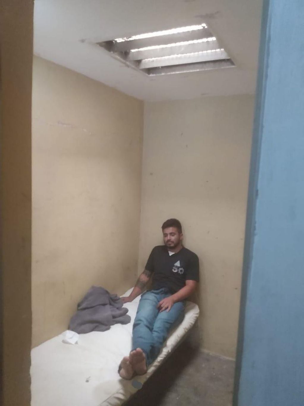 El acusado de asesinar a Úrsula Bahillo, Matías Martínez, en una celda.