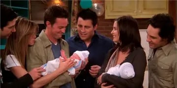 Chandler y Monica con sus bebés