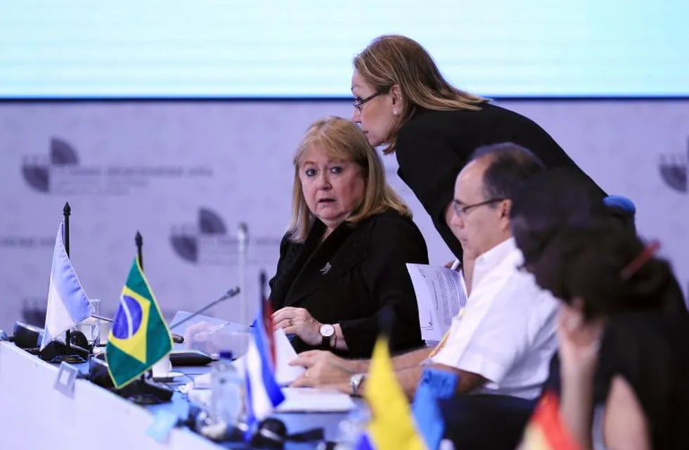 BOG46- CARTAGENA (COLOMBIA), 28/10/2016.-La ministra de Relaciones Exteriores de Argentina, Susana Malcorra (i), asiste hoy, viernes 28 de octubre de 2016, a la reunión de ministros de Exteriores, dentro de las actividades de la XXV Cumbre Iberoamericana en Cartagena, Colombia.EFE/MAURICIO DUEu00d1AS CASTAu00d1EDA