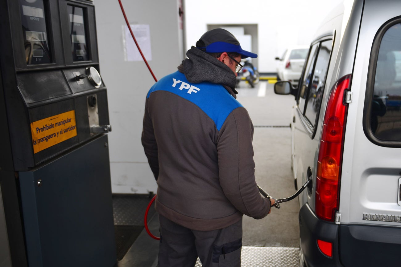 Rige desde hoy un nuevo precio en los combustibles con un aumento en torno al 3%.  (Nicolás Bravo / La Voz)