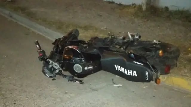 Choque entre una moto y un auto