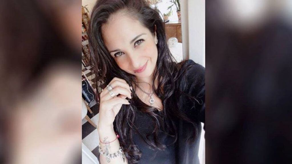 Carolina Monserrat Suárez dice ser la hija del cantante.