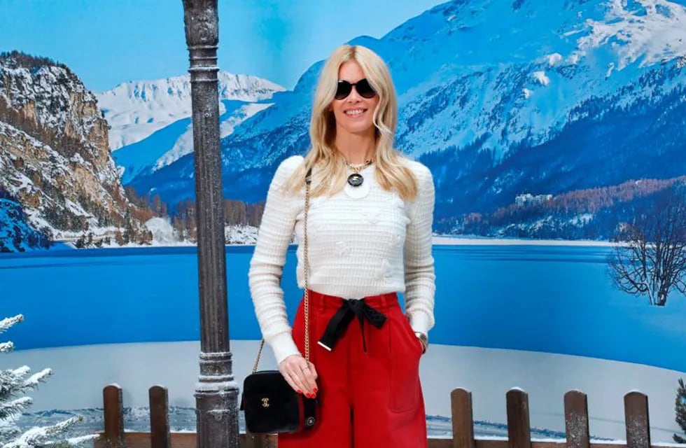 TOPSHOT - German model Claudia Schiffer poses during a photocall prior to the Women's Fall-Winter 2019/2020 Ready-to-Wear collection fashion show by Chanel at the Grand Palais in Paris, on March 5, 2019. (Photo by FRANCOIS GUILLOT / AFP)