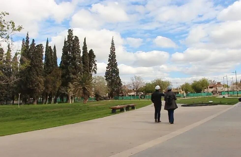 El patinodromo está ubicado a los pies del Monumento al Deporte.