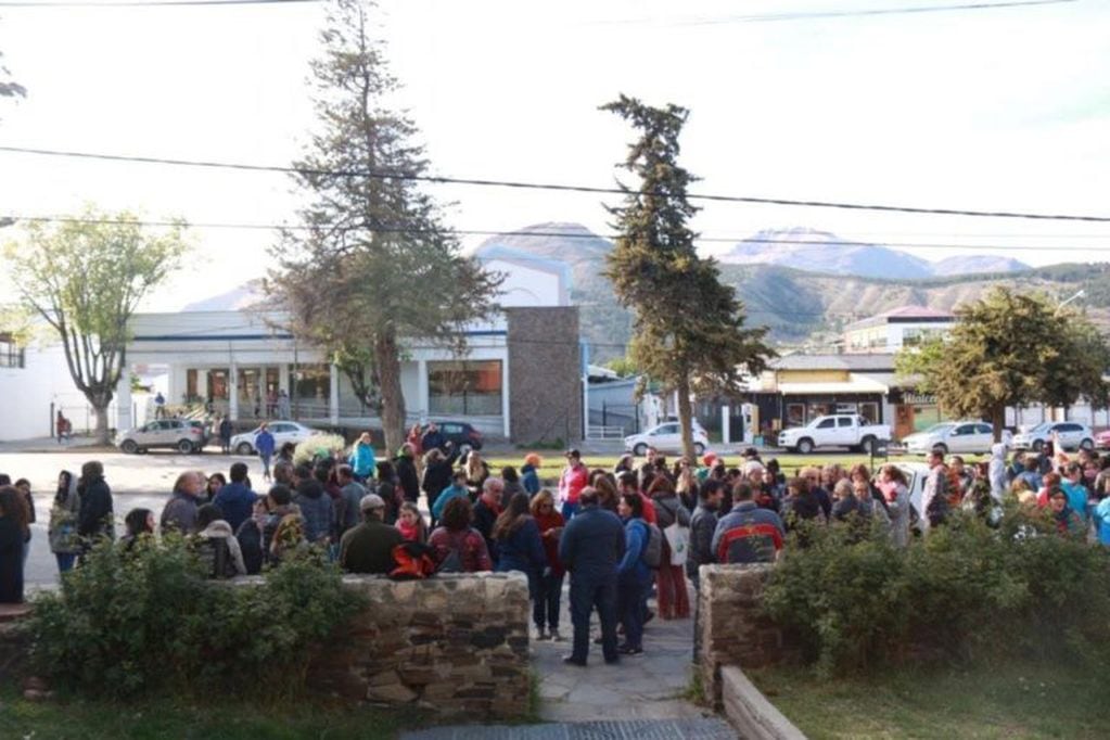 Directivos entregan las llaves de establecimientos  Educativos de Esquel.