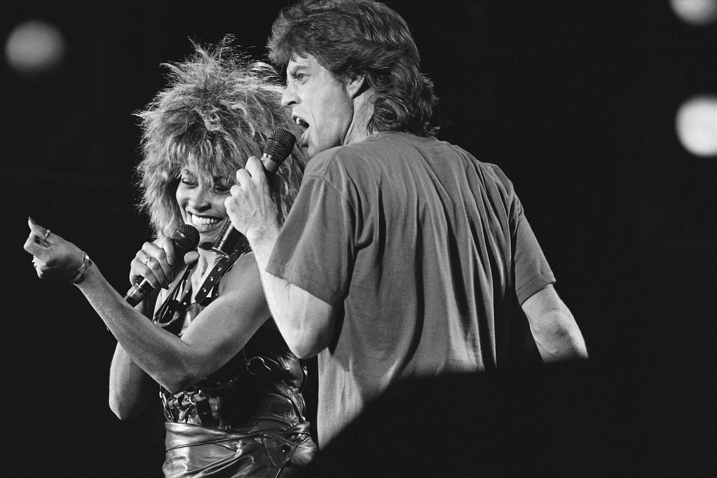 Tina Turner y Mick Jagger durante su presentación en el concierto Live Aid en Filadelfia el 14 de julio de 1985 (Foto AP/Amy Sancetta, archivo)