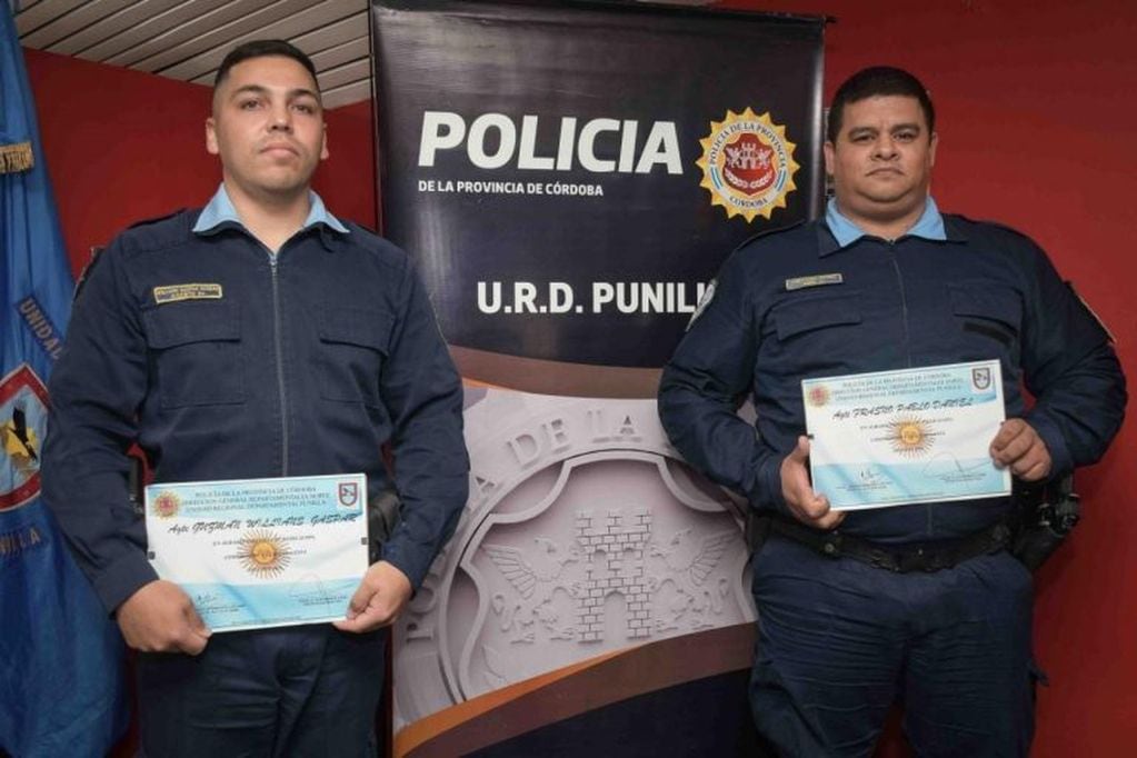 Distinción a policías de Carlos Paz
