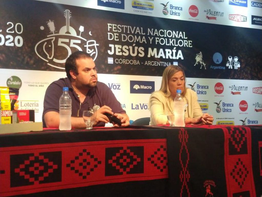 Marcela Duran y Juan Lopez, autoridades del Festival de Doma y Folklore de Jesús María (Gentileza Micaela Crucianelli)