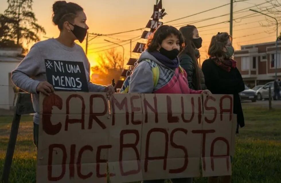 Desde el barrio Carmen Luisa marcharon para pedir justicia por el hecho. (@mabel_fernandez_10)