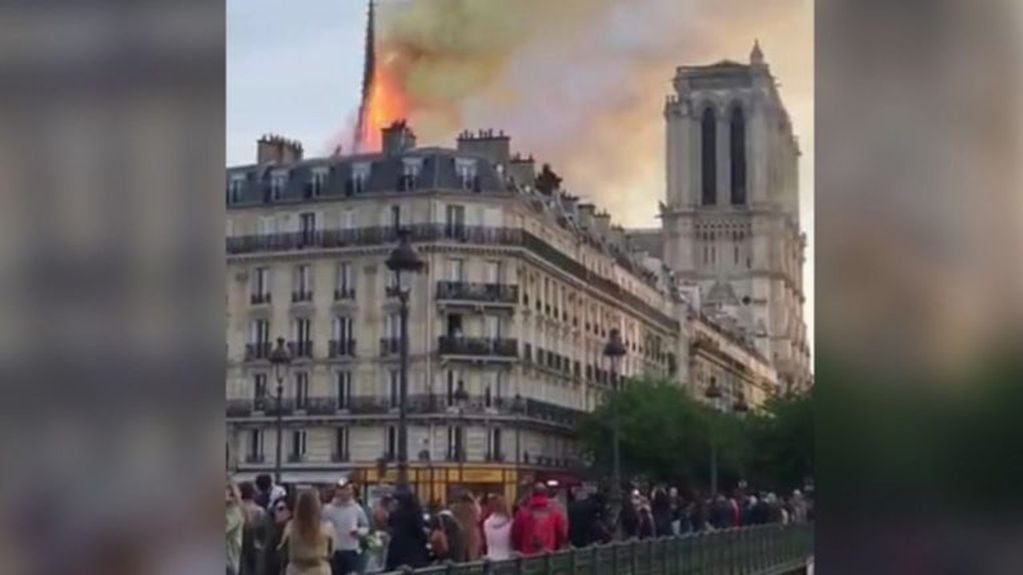 La pareja que vio de cerca el incendio en Notre Dame.