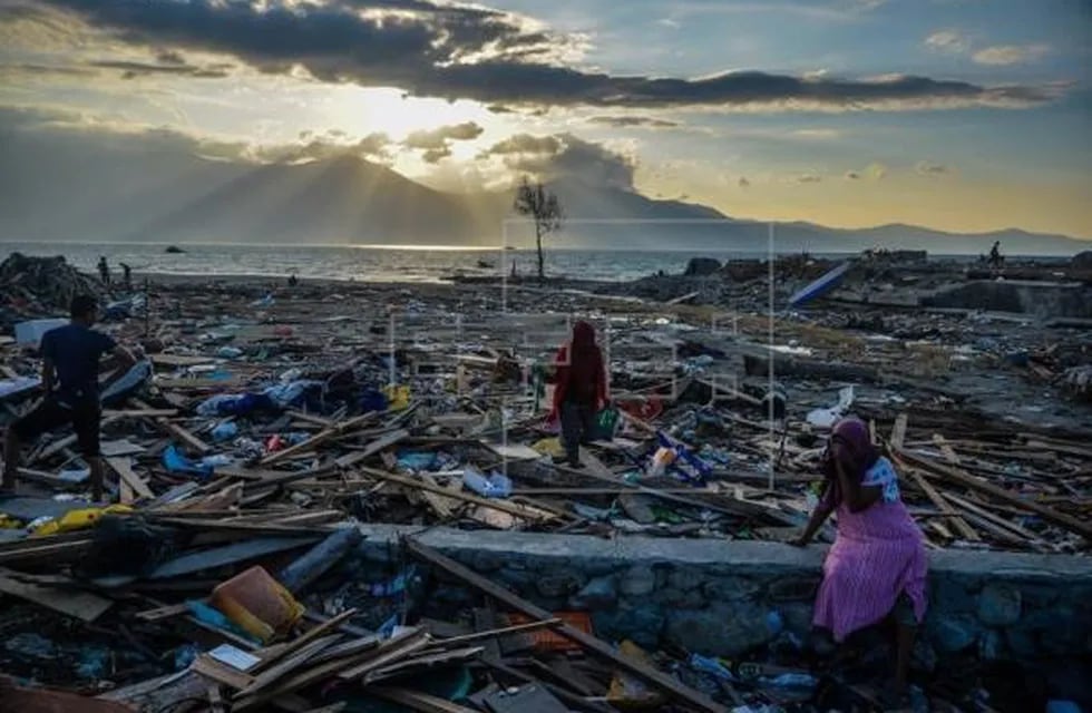 El devastador paso del tsunami en las islas de Java y Sumatra.