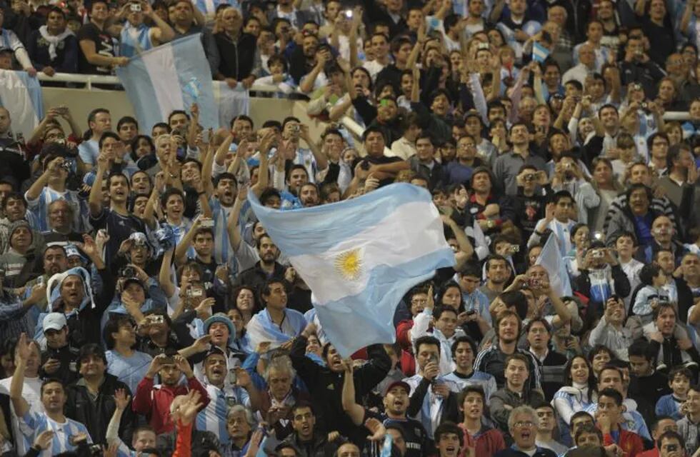 Argentine fans cheer for their team during a Brazil 2014 World Cup South American qualifier match against Paraguay at Mario Kempes stadium in Cordoba some 600 Km north-west of Buenos Aires, on  September 7, 2012. AFP PHOTO / Juan Mabromata\r\n cordoba  futbol eliminatorias mundial 2014 brasil futbol hinchada futblistas seleccion paraguay vs. argentina