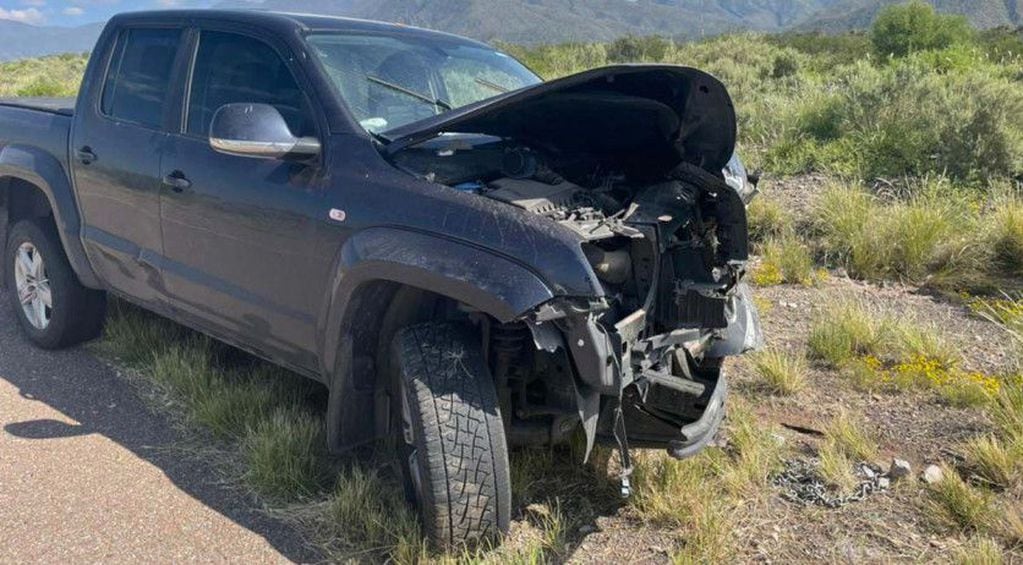 Estado en la que quedó la camioneta VW Amarok que conducía el abogado Mauricio Le Donne tras impactar contra una garita y matar a un guerdia.
