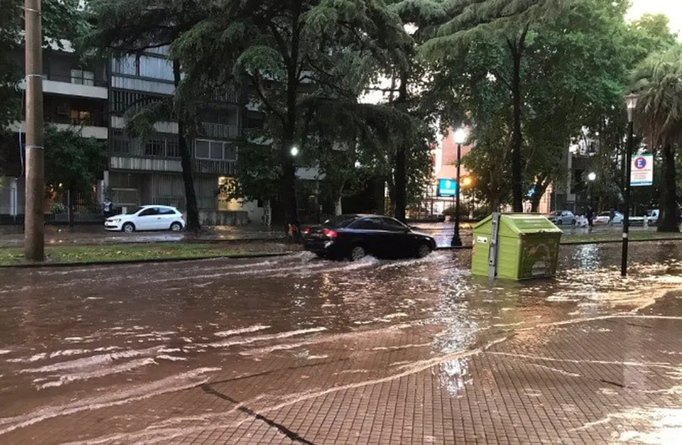 Barrios enteros anegados tras la tormenta en Rosario