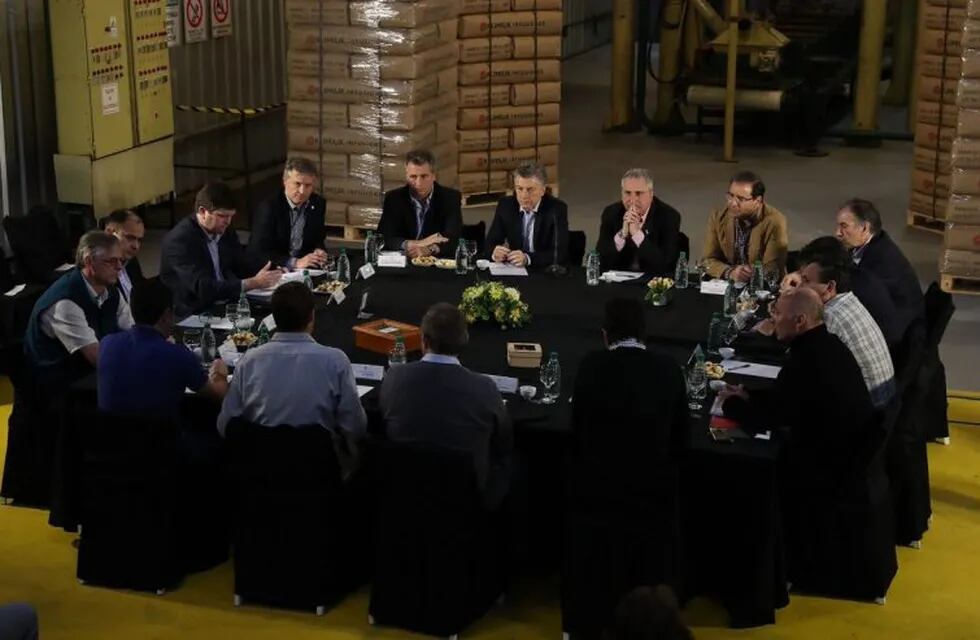 El presidente, Mauricio Macri se reunió con empresarios tealeros durante su visita a Misiones.