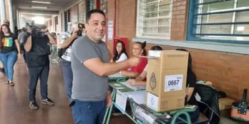 Elecciones 2023: emitió su voto en Posadas Alberto Arrúa