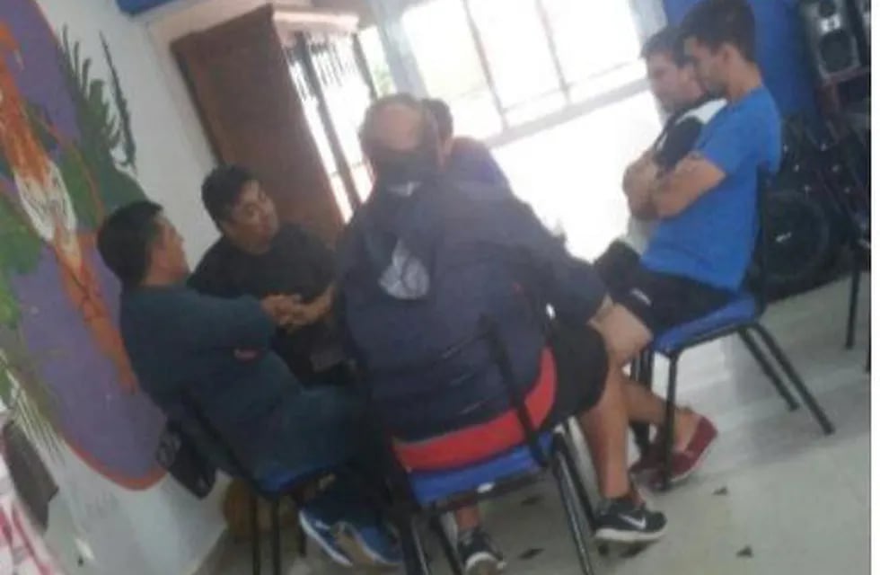 La charla entre el árbitro mendocino y los dirigentes del club local, que despertó sospechas en Las Palmas.