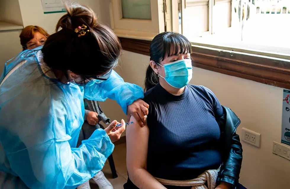 El vacunatorio tiene una capacidad de aplicación de entre 1.200 y 1.500 dosis por día. (Gobierno de Córdoba).