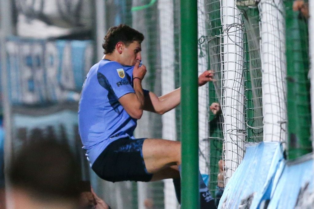 Daniel Barrea festeja su gol ante Claypole, por la Copa Argentina. Ganó Belgrano 1-0 en Junín. (Prensa Belgrano)