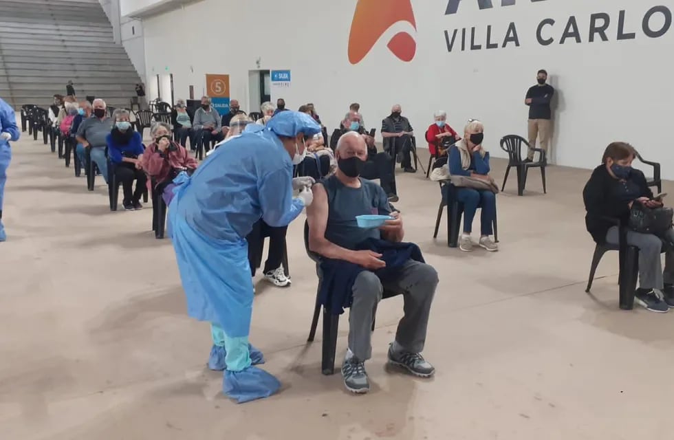 Campaña de vacunación contra el Covid-19 en el Estadio Arena de Villa Carlos Paz. (Municipalidad VCP).