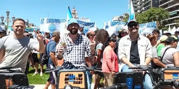 Gualeguaychú presente en la marcha masiva encabezada por la CGT en contra el gobierno Nacional