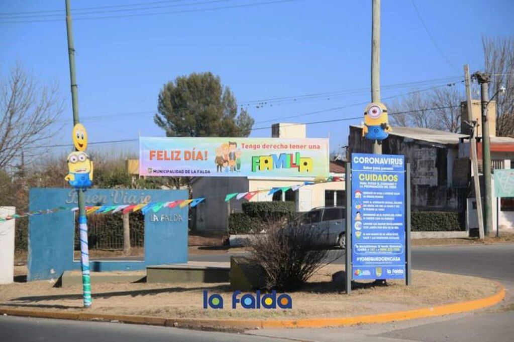 La ciudad que adornó sus calle para los más pequeños en su día. (Foto: Facebook / Municipalidad de La Falda).