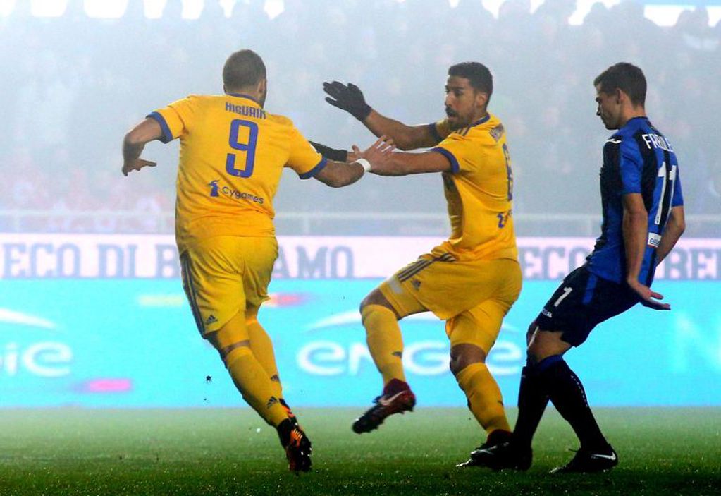 Juventus' Gonzalo Higuain, left, celebrates after scoring his side's opening goal during the Italian Cup, first-left semifinal soccer match between Atalanta and Juventus, in Bergamo, Italy, Tuesday, Jan. 30, 2018. (Paolo Magni/ANSA via AP)