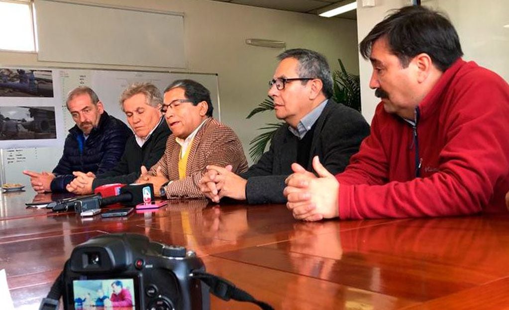 Galarza encabezó la conferencia de prensa en la que se anunció el corte de agua y se explicó los trabajos que se realizará este viernes desde el mediodía por un lapso de doce horas.