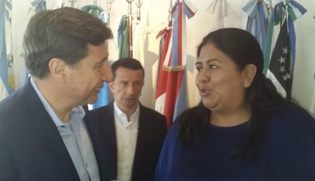 La ministra de Desarrollo Humano de Jujuy, Natalia Sarapura, en diálogo con el ministro nacional Daniel Arroyo, al acordar en enero pasado la entrega de la tarjeta Alimentar en Jujuy. (Archivo)