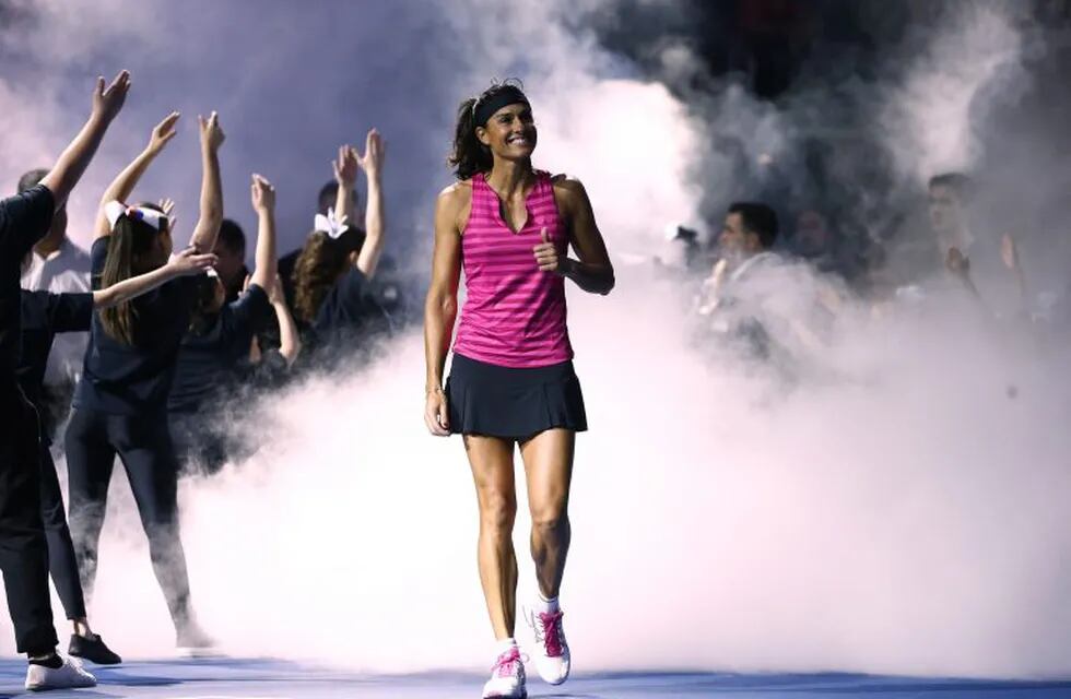 NEW YORK, NY - March10: Gabriela Sabatini of Argentina takes the court before her match against Monica Seles of the United States during the BNP Paribas Showdown at Madison Square Garden on March 10, 2015 in New York City.   Rich Schultz /Getty Images/AFP\r\n== FOR NEWSPAPERS, INTERNET, TELCOS & TELEVISION USE ONLY ==\r\n nueva york eeuu gabriela sabatini tenis extenistas partido exhibicion tenis tenistas