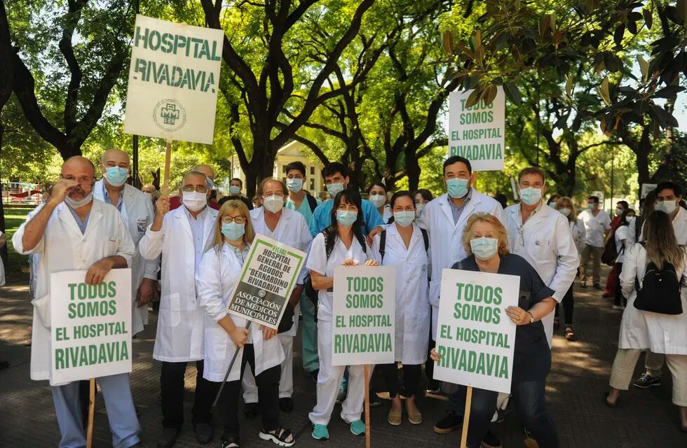 Marcha de médicos municipales en la ciudad de Buenos Aires, Hospital Rivadavia fue uno de los hospitales que más movilizó en el día.  Foto Federico Lopez Claro