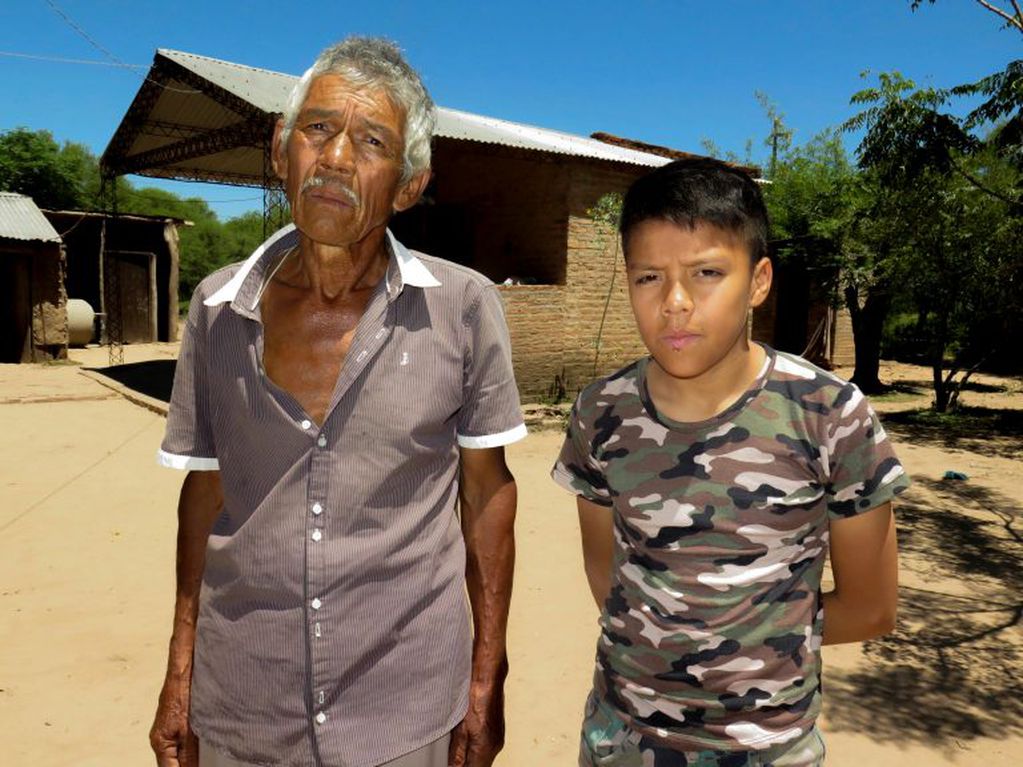 Efraín junto a su abuelo (Juan Vargas)