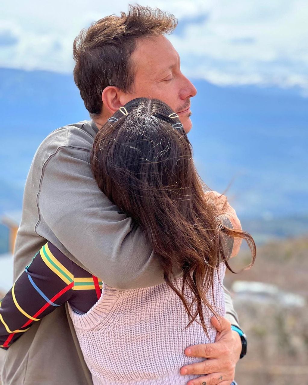 La romántica postal que dejaron Gimena Accardi y Nico Vázquez de su viaje por San Martín de Los Andes.