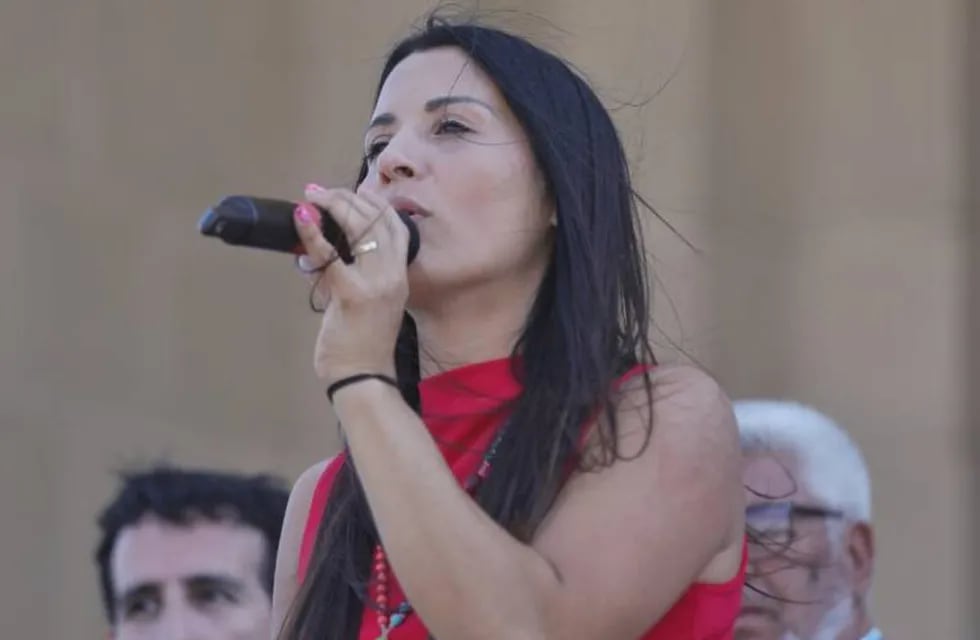 Leda Bergonzi lanzó su carrera como cantante recientemente