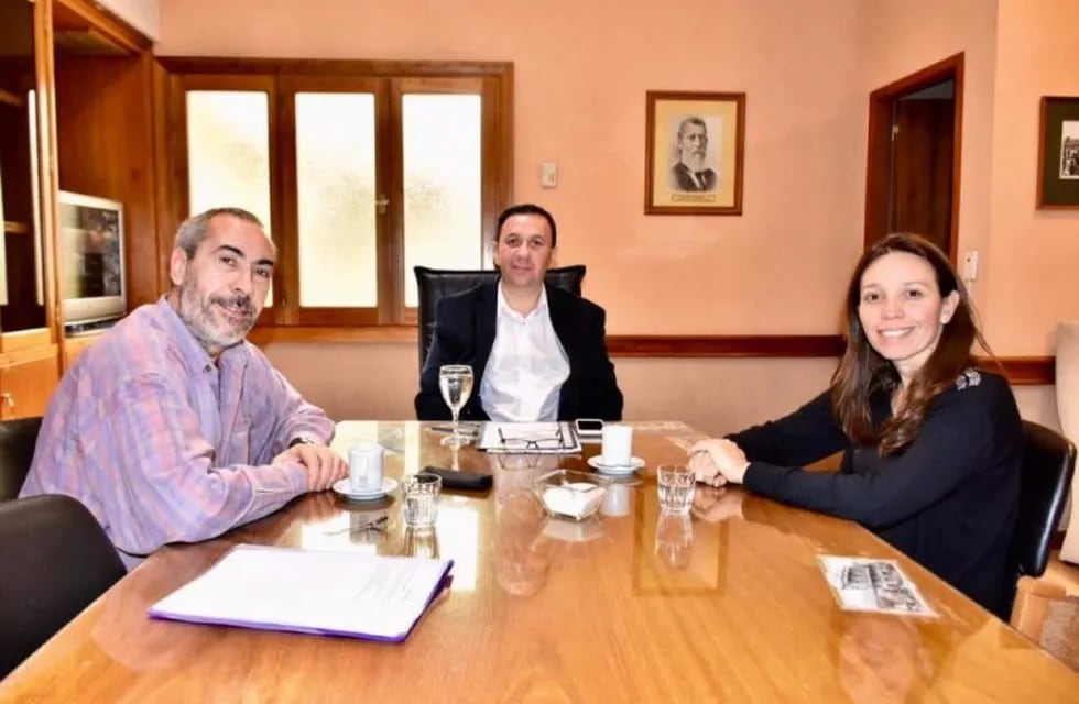 Reunión de Maderna y la Faculta de Económicas (Foto: Municipalidad de Trelew).