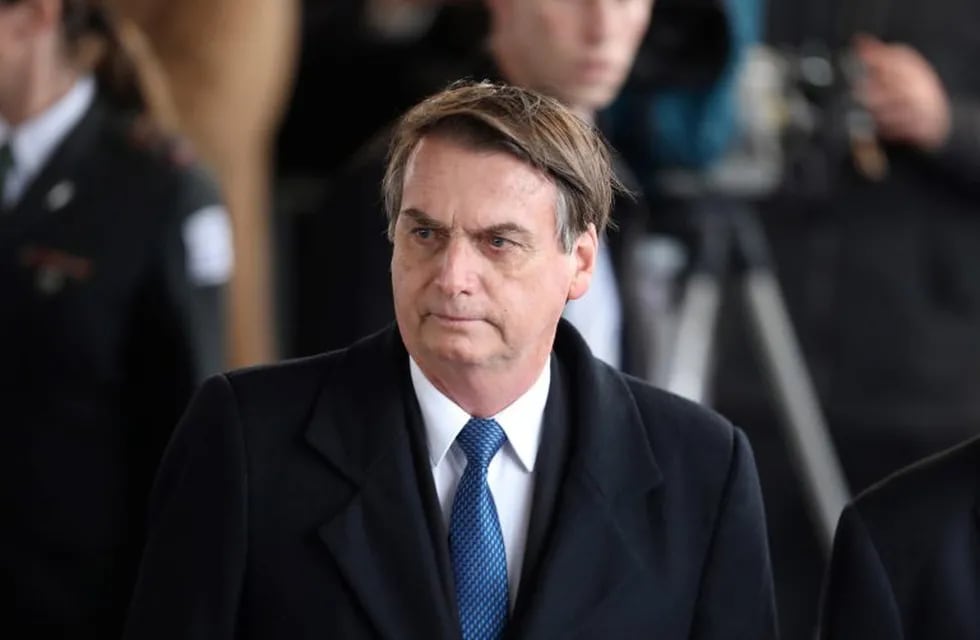 Tel Aviv (Israel), 31/03/2019.- Brazilian President Jair Bolsonaro attends a welcoming ceremony after arriving at Ben Gurion Airport near Tel Aviv, Israel, 31 March 2019. Jair Bolsonaro is in Israel for a four-day official visit. (Brasil) EFE/EPA/ABIR SULTAN