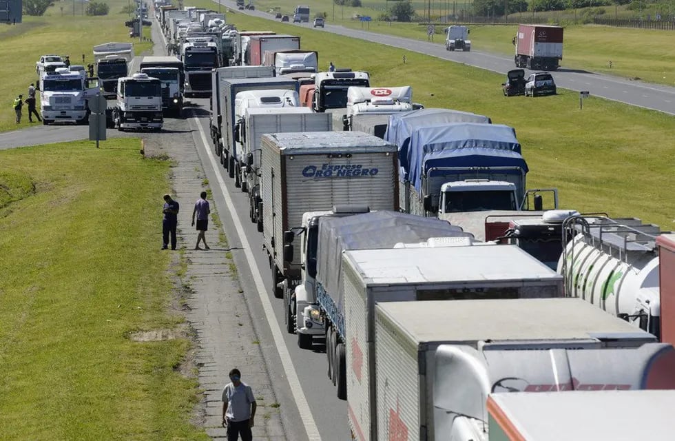 Demoras en Ruta 9 por el paro de transportistas. (Foto: Juan José García).