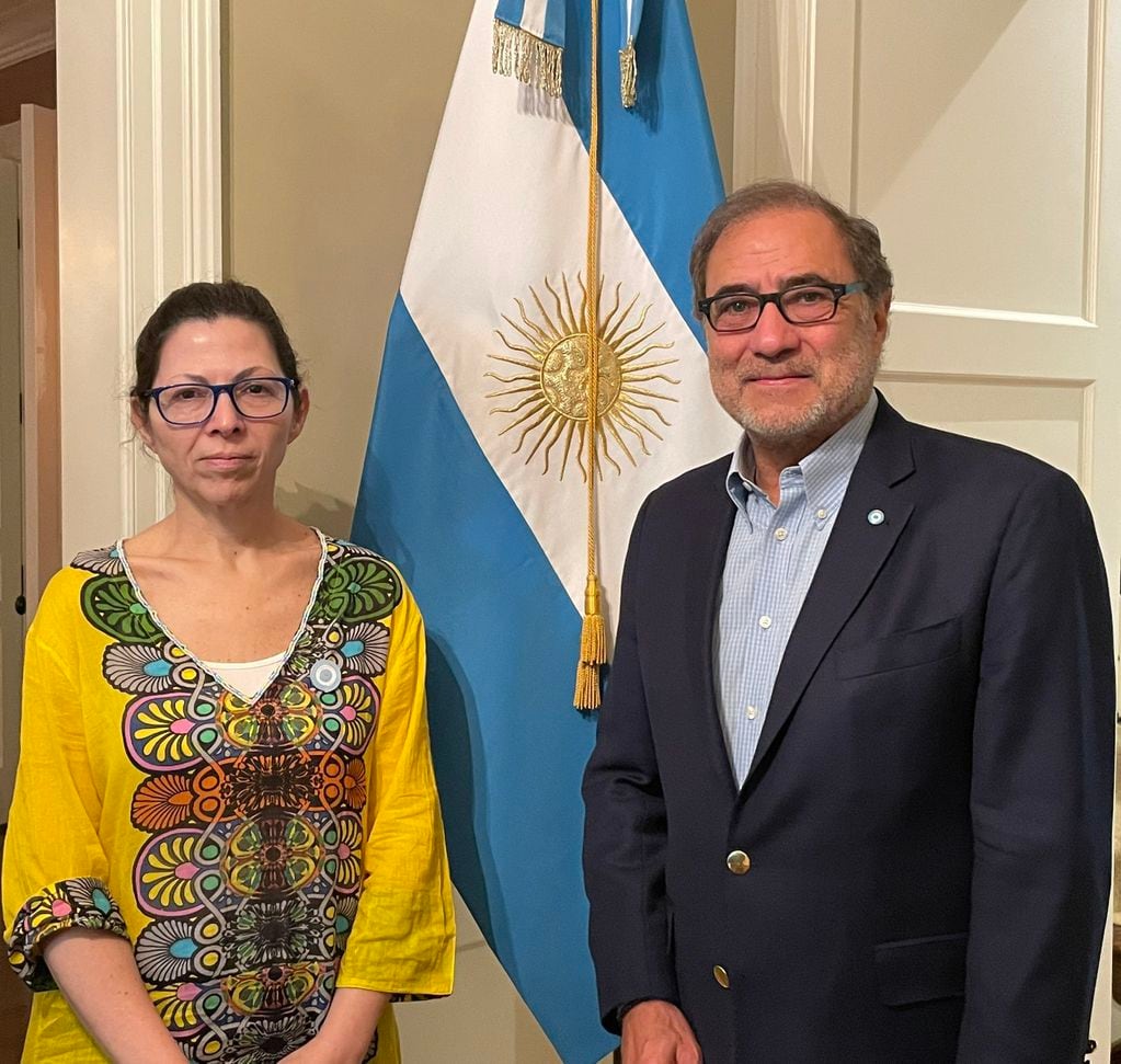 Silvina Batakis y Jorge Argüello, embajador de Argentina en Estados Unidos. Foto: La Voz.