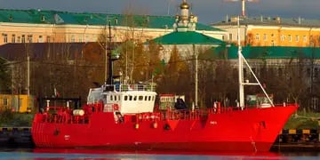 El pesquero Onega, que naufragó en el Ártico ruso