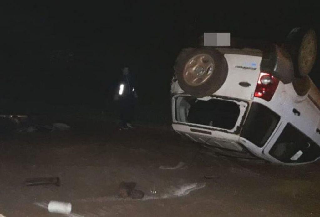 El conductor de la camioneta que volcó en El Soberbio murió en el acto. (Foto: Misiones Online)