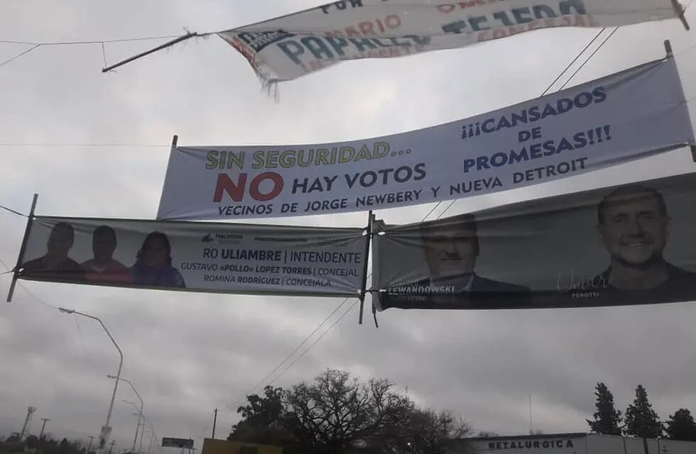 "Sin seguridad no hay votos", dicen los pasacalles de vecinos de Sauce Viejo.