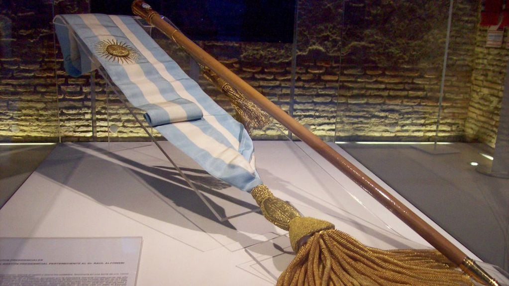 La banda y el bastón de Raúl Alfonsín.