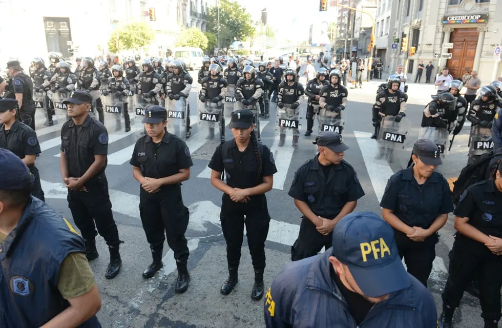 La Policía delimitó el paso de los movimientos sociales hacia Capital Federal.
