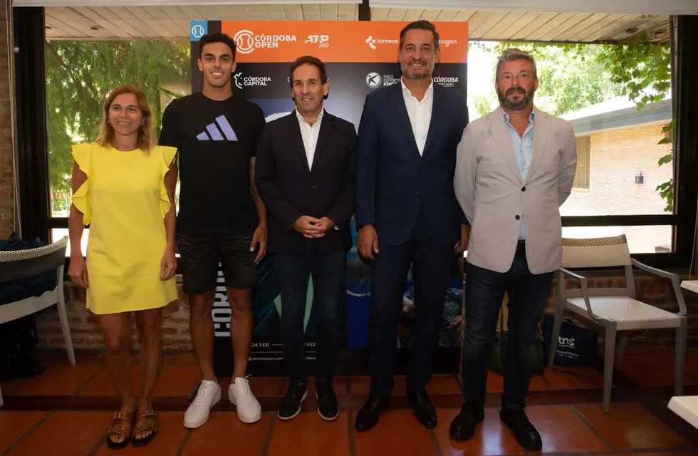 Francisco Cerúndolo encabezó la presentación del Córdoba Open 2023, en la que estuvieron Mariano Ink y Miguel Siciliano. (Prensa Córdoba Open)