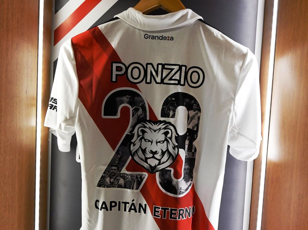 La camiseta de Leo Ponzio, capitán eterno de River Plate. Hoy, su partido despedida en un Más Monumental repleto. / Gentileza.